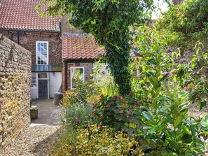 Property grounds - 4 bedroom accommodation in Bridlington (Bridlington)