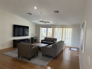 Smart TV, fireplace, table tennis, computer monitors - Gulf House with heated pool and ping pong table.  (Sanibel)