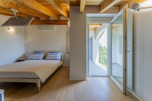 4 bedrooms, travel cot, free WiFi