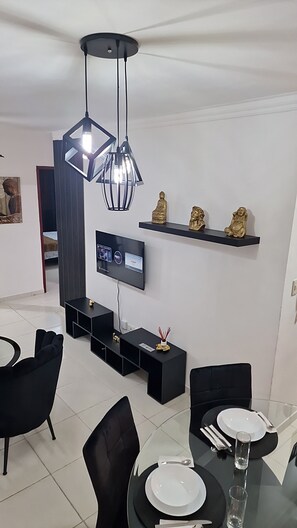 Dining - Apto, res muy Cercano ala Embajada Americana a Solo 10 Minutos (Pantoja)