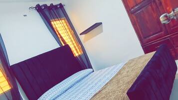 2 chambres, fer et planche à repasser, Wi-Fi, draps fournis