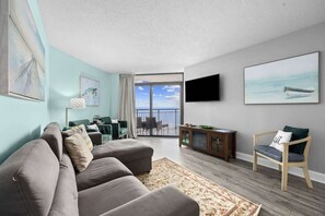 Télévision, cheminée, espaces bureaux