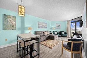 Televisión, chimenea, oficina