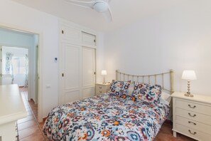 2 chambres, fer et planche à repasser, lit parapluie, Wi-Fi gratuit