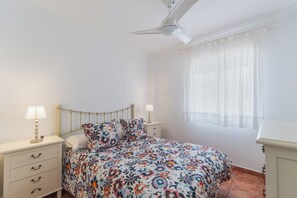 2 bedrooms, iron/ironing board, travel cot, free WiFi - Bonito Apartamento a 70 Metros de la Playa. Wifi Gratis (Conil de la Frontera)