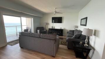 Smart TV, fireplace