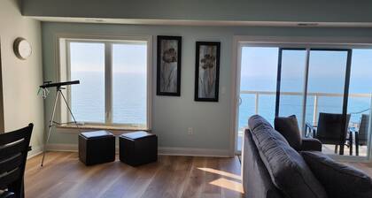 Enjoy sunsets @ spacious 3br/2ba lakefront condo #306--perfect for families