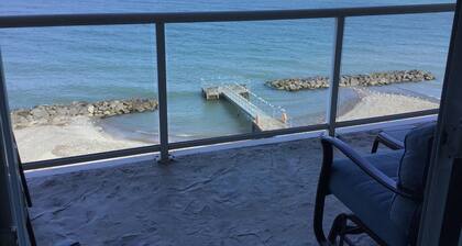 Enjoy sunsets @ spacious 3br/2ba lakefront condo #306--perfect for families