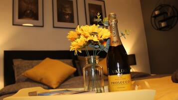 3 bedrooms, desk, iron/ironing board, travel crib