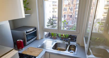 Large, Quiet and Comfortable Room in Paris 12th, 60m from Daumesnil Metro