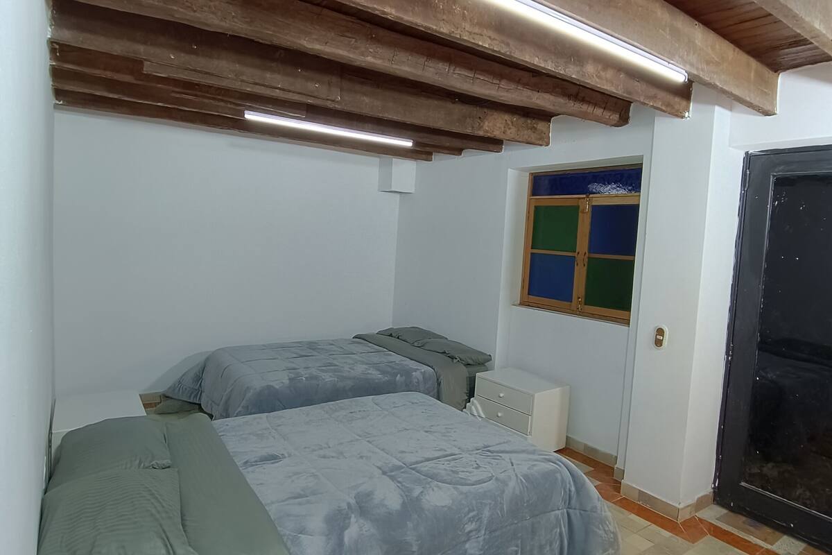 Wifi gratis y ropa de cama 