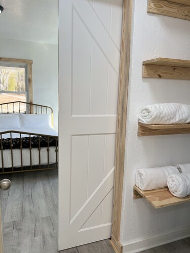 1945 Charming Farmhouse with creek, fire pit and trails