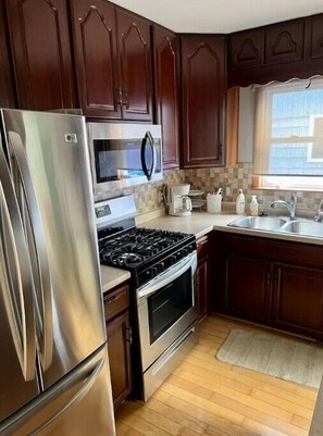 Fridge, oven, stovetop