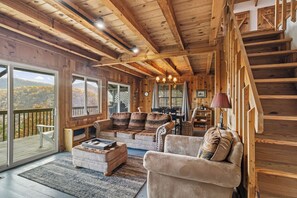 Smart-TV, Kamin, Bücher