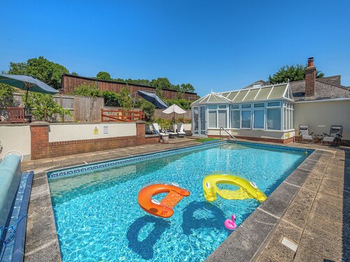 2 bedroom accommodation in Kingsteignton