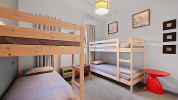 5 bedrooms, desk, iron/ironing board, travel crib
