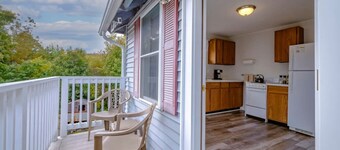 2 BR Apt Walkable to inside Park! [Acadia Outpost]