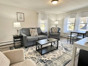 TV - 2 BR Apt Walkable to inside Park! [Acadia Outpost] (Bar Harbor)