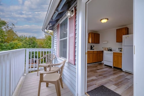 2 BR Apt Walkable to inside Park! [Acadia Outpost]