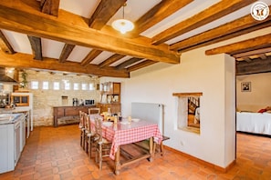 Dining - La Chavoche - LA Chapelle DE Bragny (LA CHAPELLE DE BRAGNY)