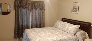 2 bedrooms, iron/ironing board, WiFi, bed sheets - V and C escape in Mandeville, Manchester (Mandeville)