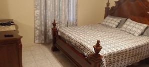 2 bedrooms, iron/ironing board, WiFi, bed sheets - V and C escape in Mandeville, Manchester (Mandeville)