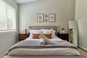 3 bedrooms, desk, iron/ironing board, travel crib