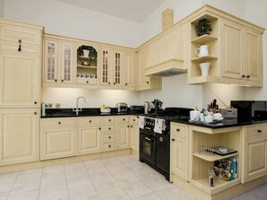 Dishwasher, cookware/dishes/utensils