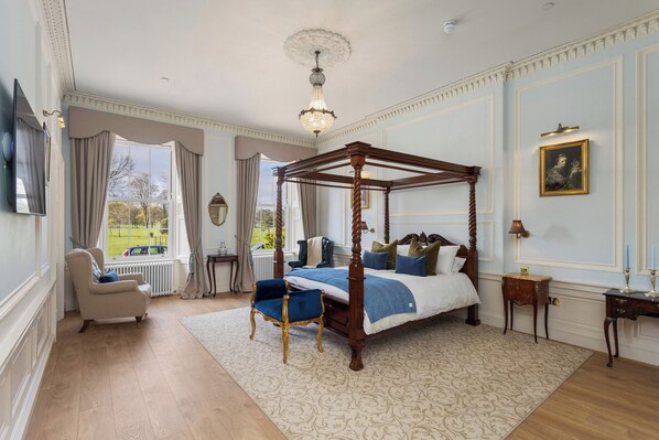 Suite Grand, cocina, vistas al parque | Vistas al parque