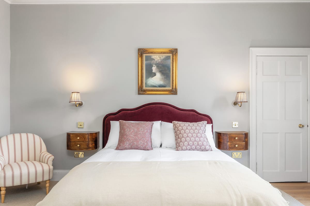 Classic Suite, Kitchenette | 1 bedroom, premium bedding, memory-foam beds, laptop workspace