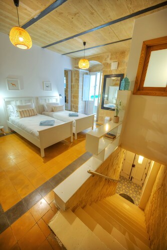 Charming 2bedroom townhouse Valletta center KBUT1-1