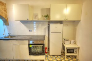 Frigorifero, microonde, forno, macchina per tè/caffè