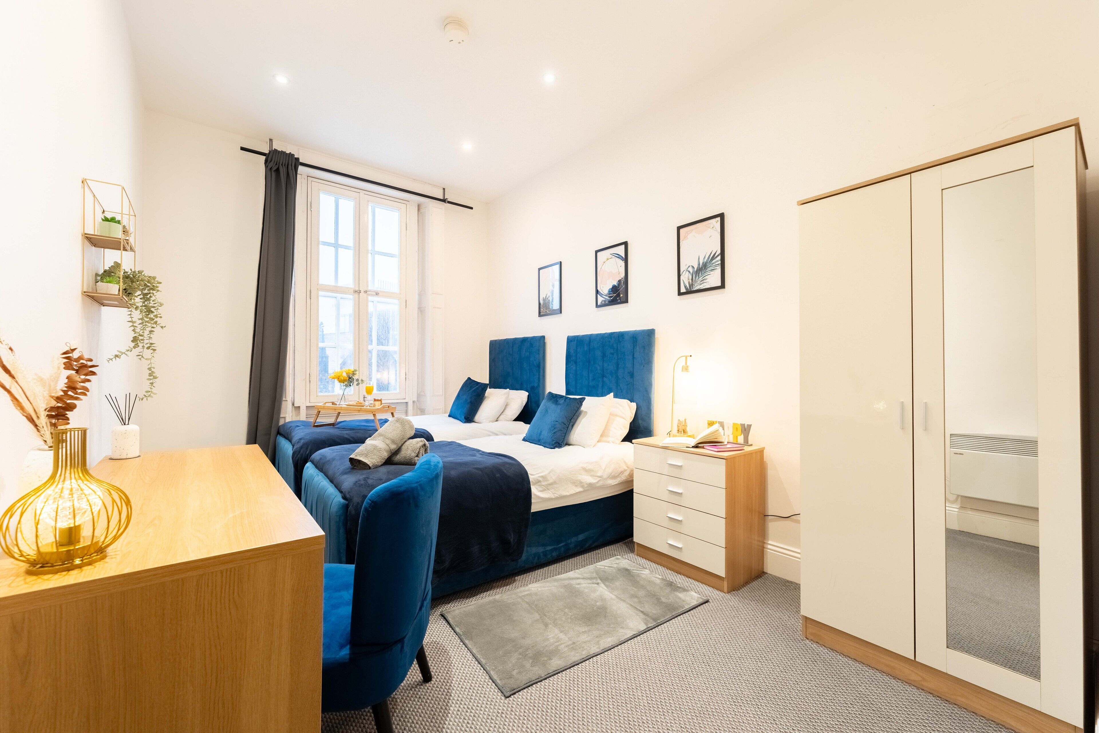 2 室のベッドルーム、デスク、アイロン / アイロン台、WiFi (無料)