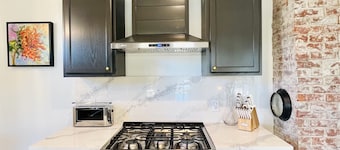 Wine Country Gem in downtown McMinnville.  Walk to Wineries & Restaurants!