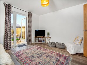 Living area - 2 bedroom accommodation in Dartmouth (Dartmouth)