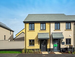 Exterior - 2 bedroom accommodation in Dartmouth (Dartmouth)