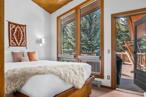 5 bedrooms, iron/ironing board, free WiFi, bed sheets