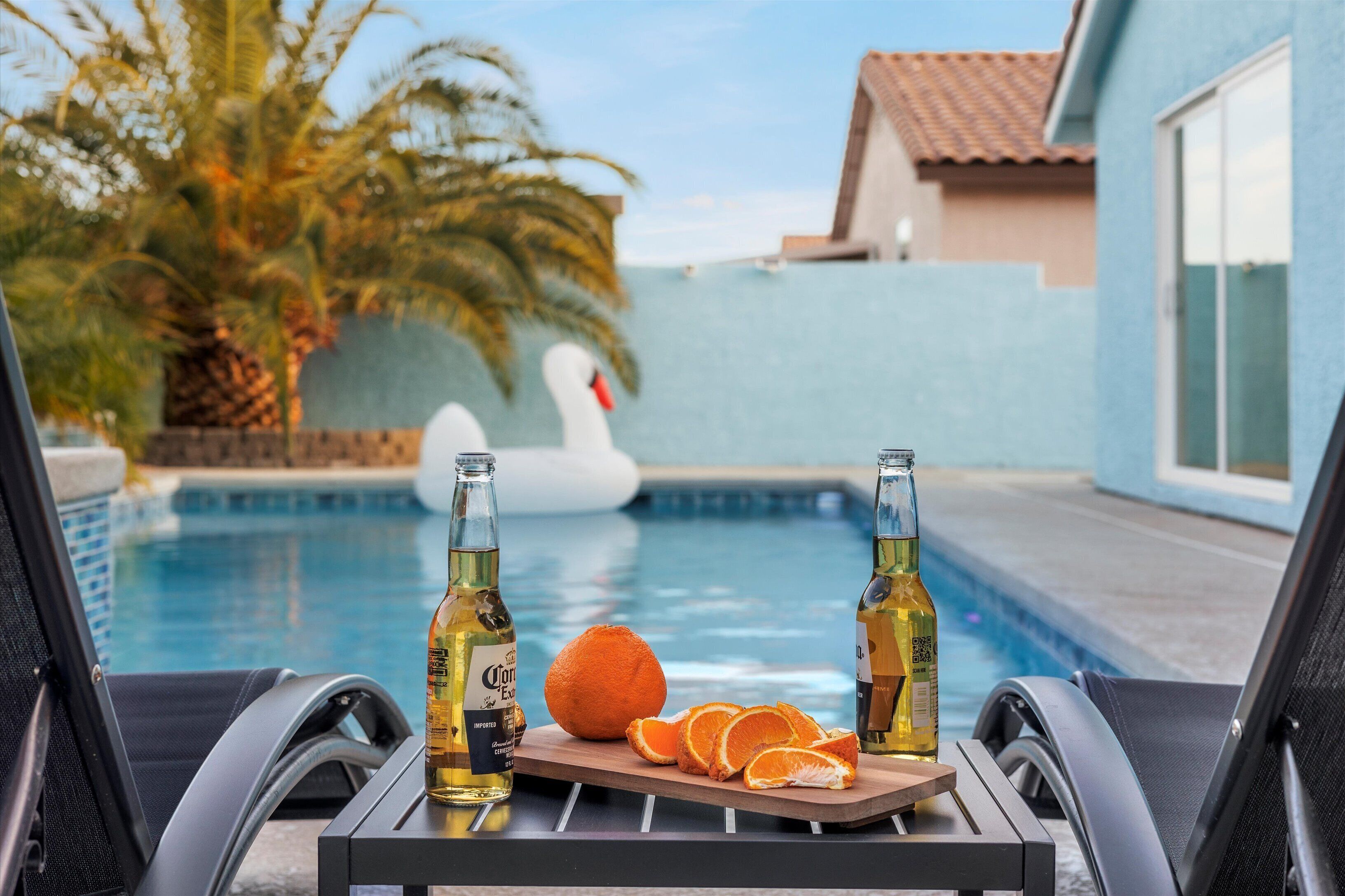 Luxury Vegas Stay + Amazing pool! CheckPhotos! >