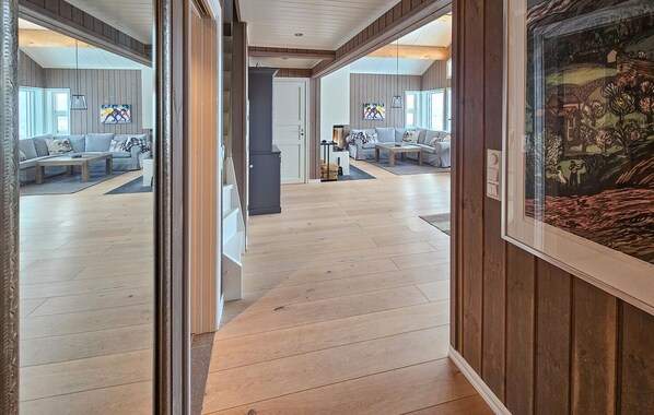 Interior - 5 bedroom amazing home in Rauland (Rauland)