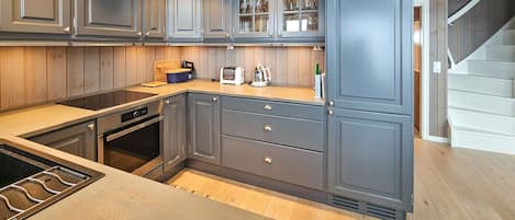 冷蔵庫、食器洗い機、コーヒー / ティーメーカー