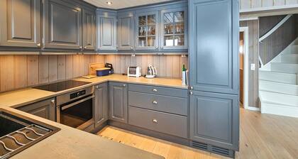 5 bedroom amazing home in Rauland