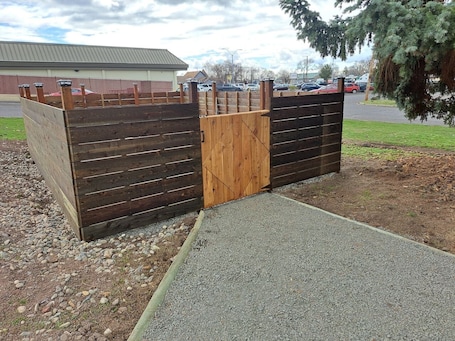 Property grounds. Mama Bear’s Den- Pet Friendly