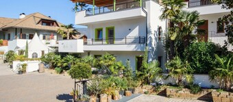 Apartment 'Peter Paul Gartenapt. Palme' with Mountain View and Private Garden