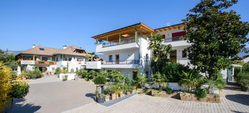 Studio Apartment 'Peter Paul Domblick Erdgeschoss' with Mountain View and Shared Garden