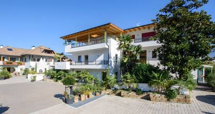 Studio Apartment 'Peter Paul Domblick Erdgeschoss' with Mountain View and Shared Garden