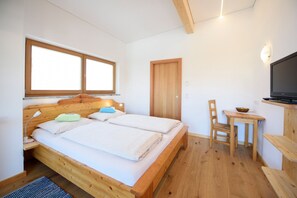 1 bedroom, bed sheets