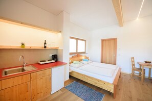 1 bedroom, bed sheets - Apartment 'Peter Paul Apt. Buchwald' with Mountain View and Private Terrace (Eppan an der Weinstrasse)