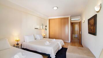 2 slaapkamers, een strijkplank/strijkijzer, gratis wifi, beddengoed