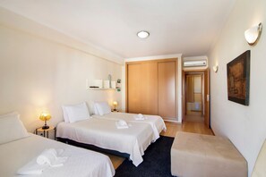 2 chambres, fer et planche à repasser, Wi-Fi gratuit, draps fournis