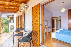 2 bedrooms, free WiFi, bed sheets - Apartment 'Dolce Far Niente' with Shared Terrace, Wi-Fi and Air Conditioning (??????a)